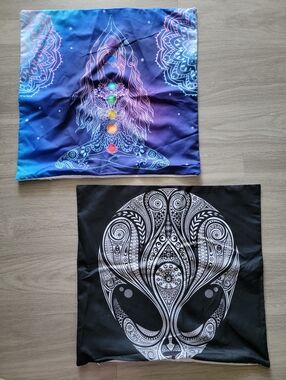 Chakra Or Alien Pillow Cover